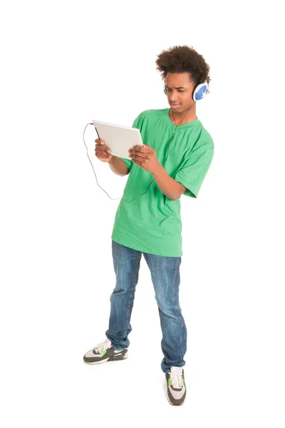 Черный мальчик с планшетом — стоковое фото