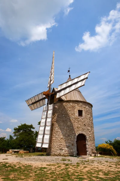 Windmolen in Frankrijk — Stockfoto