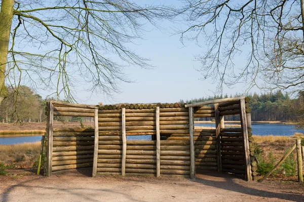 自然の中で木製の隠れ小屋 — ストック写真
