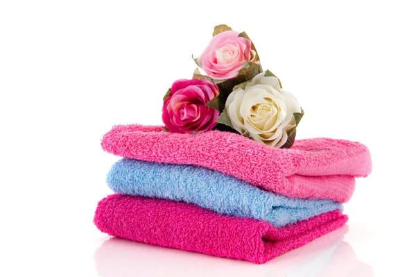 Ręczniki i kwiaty — Zdjęcie stockowe