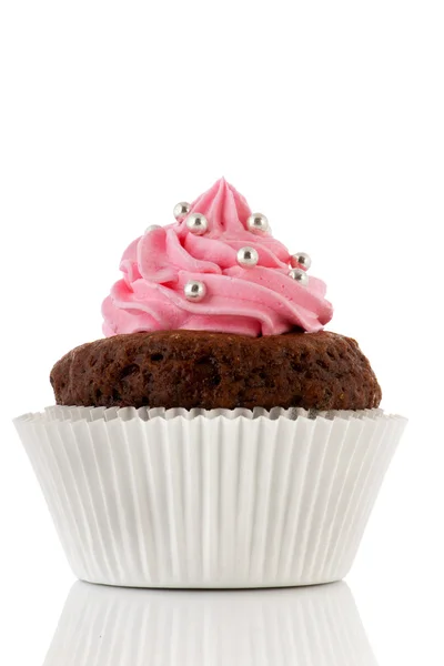 Cupcake al cioccolato con glassa al burro rosa Fotografia Stock
