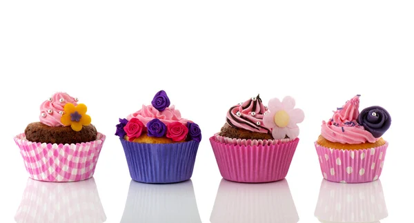 Cupcake colorati di fila — Foto Stock