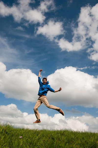 Feliz salto hombre — Foto de Stock
