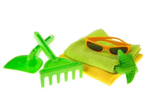 Strandspielzeug und Handtücher — Stockfoto