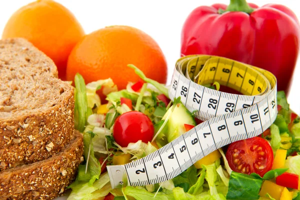 Refeição dietética com fita métrica — Fotografia de Stock