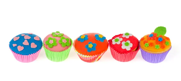 Fila de cupcakes de colores —  Fotos de Stock