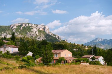 haute Provence yüksek kayalar