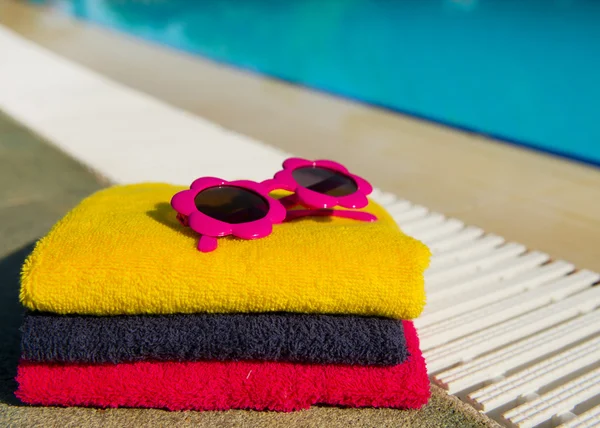 Towels at the swimming pool — Stockfoto