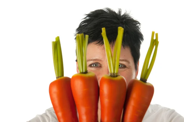 Frau mit Karotten — Stockfoto