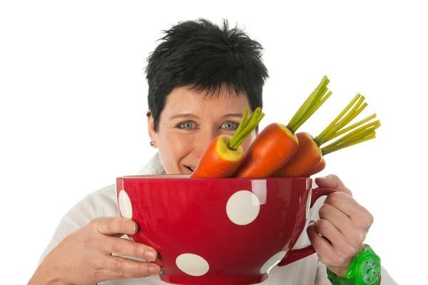 Ung kvinna med grönsaker — Stockfoto