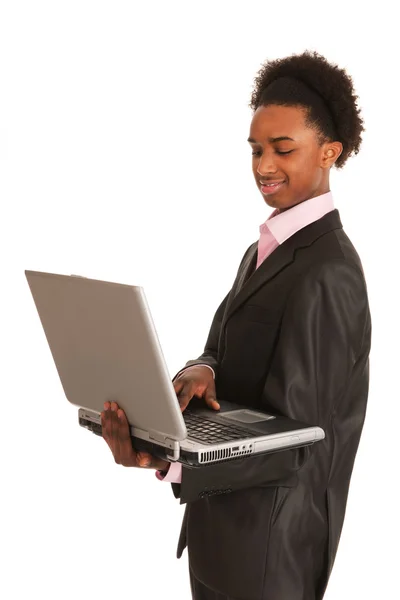Homem de negócios preto com laptop — Fotografia de Stock
