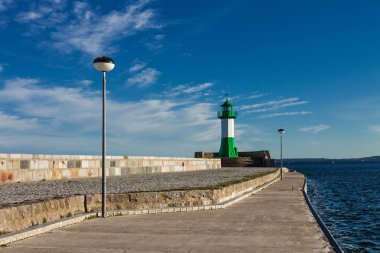 Köstebek deniz feneri ile