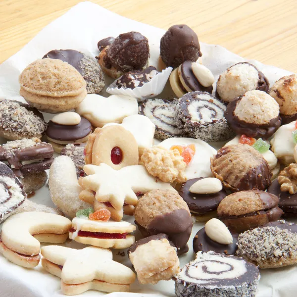 Biscoitos de Natal na mesa — Fotografia de Stock