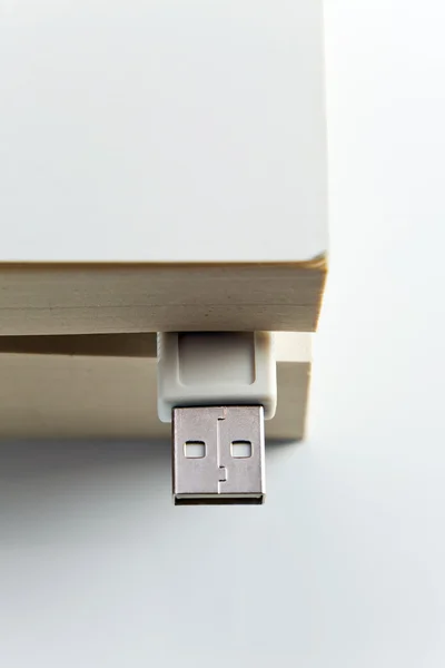 Libro con conector USB — Foto de Stock