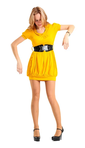 Vrouw in gele jurk. — Stockfoto