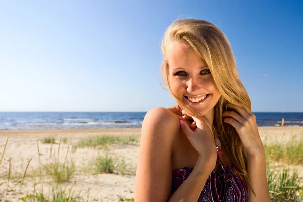 Dziewczyna na plaży. — Zdjęcie stockowe