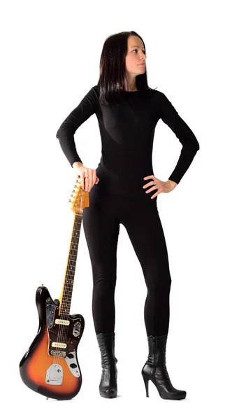 Ung kvinna med gitarr. — Stockfoto