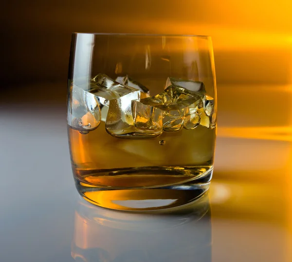 Whisky with ice. — Stock Photo, Image