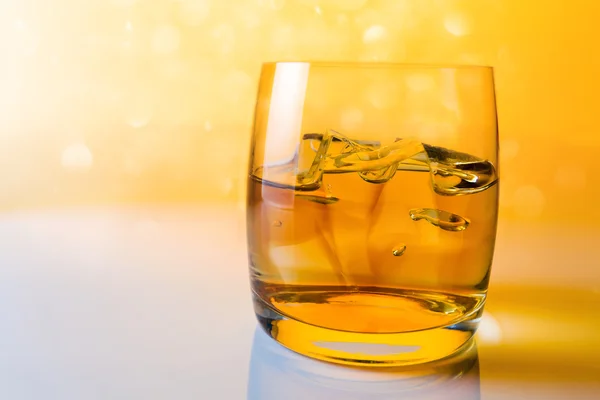 Whisky com gelo  . — Fotografia de Stock