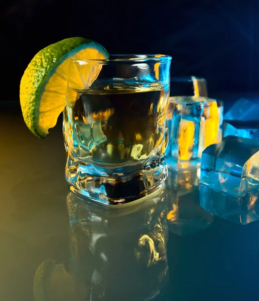 Tequila, lima y hielo . —  Fotos de Stock