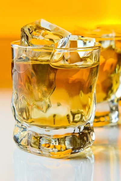 Whisky com gelo  . — Fotografia de Stock