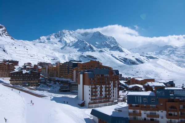 Narciarski widokiem na val Thorens, Francja — Zdjęcie stockowe