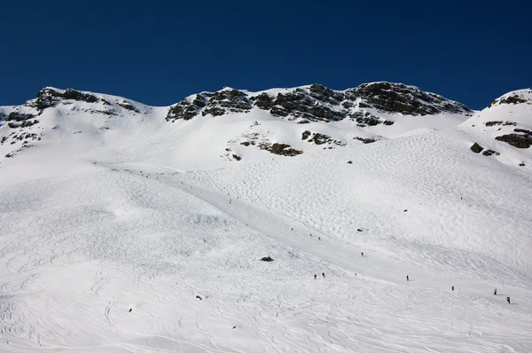Skifahrer auf Skipisten — Stockfoto