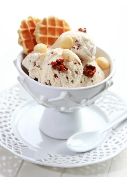Nut ice cream — Stock Photo, Image