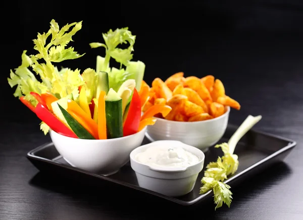 Raw vegetable and wedges with dip — Stock Photo, Image