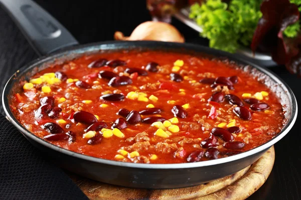 Chili con carne i stekpanna — Stockfoto