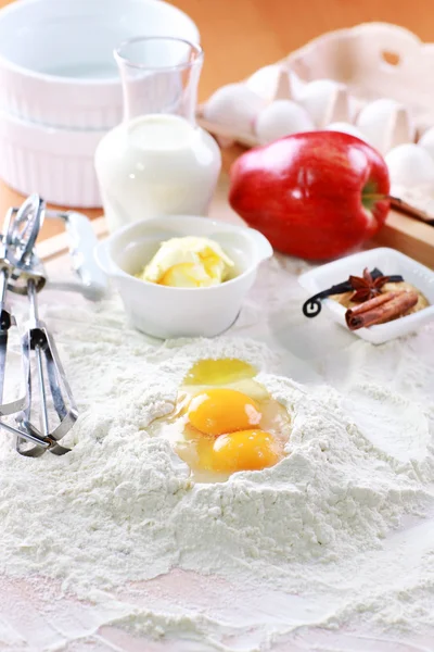 Baking ingredients for apple pie — Stock Photo, Image