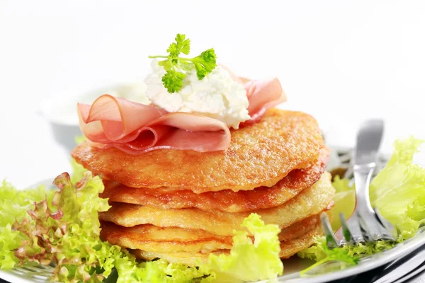 Small potato pancakes with salad — Stock Photo, Image