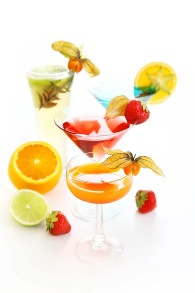 Cocktails de fête et boissons longues — Photo
