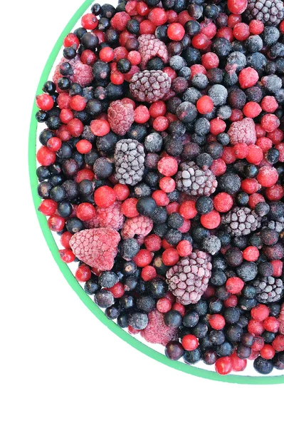 Fruta mista congelada em tigela - bagas - groselha vermelha, cranberry, framboesa, b — Fotografia de Stock