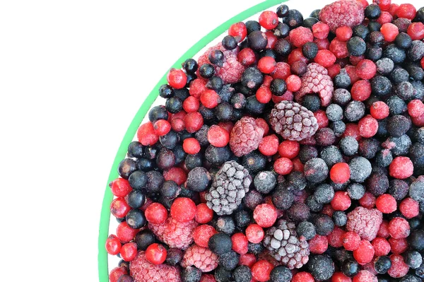Frysta blandad frukt i skål - bär - röda vinbär, tranbär, hallon, b — Stockfoto