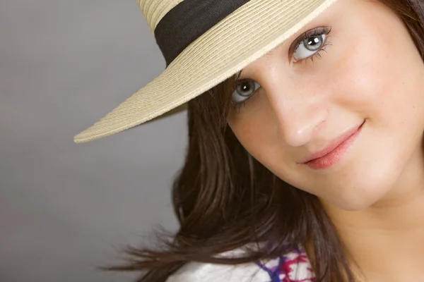 Женщина в белой шляпе Лицензионные Стоковые Фото