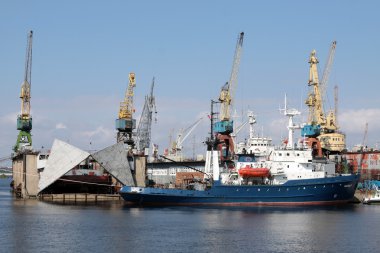 Saint-petersburg. seaport adlı Vinçler