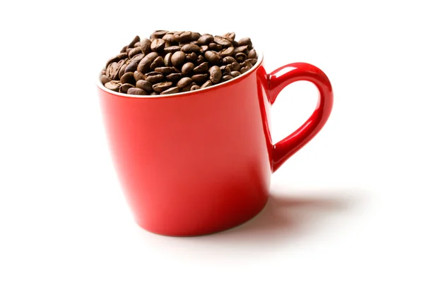 Barevný hrnek s kávová zrna — Stock fotografie