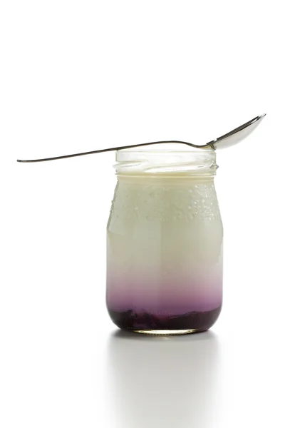 在玻璃罐子里的酸奶 — 图库照片
