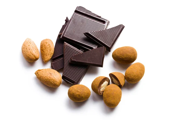 Mandle v čokoládě se skořicí — Stock fotografie