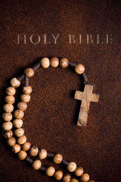 Ξύλινα Ροδάριο για την Αγία Γραφή — Φωτογραφία Αρχείου