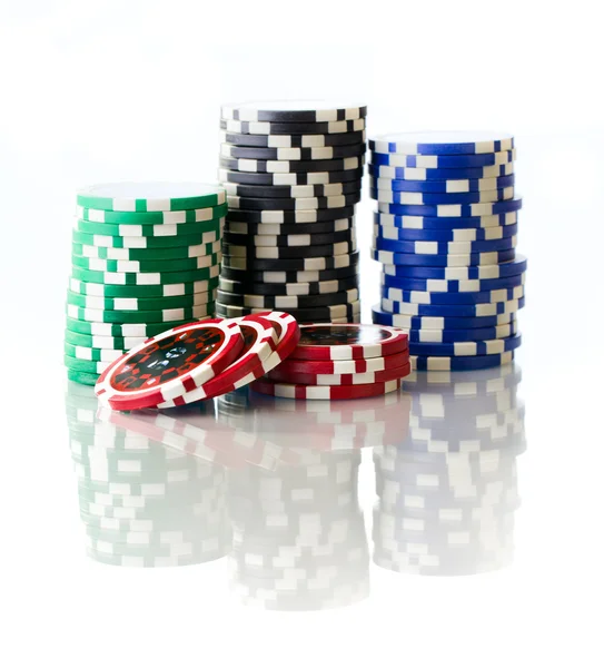 Kolorowe żetony pokerowe — Zdjęcie stockowe