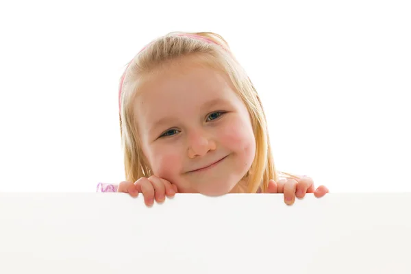 Beyaz tahta arkasındaki küçük kız — Stok fotoğraf