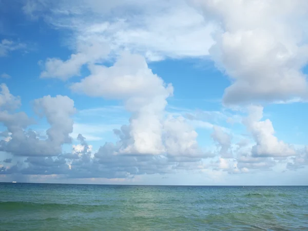 Chmury nad oceanem w south beach — Zdjęcie stockowe