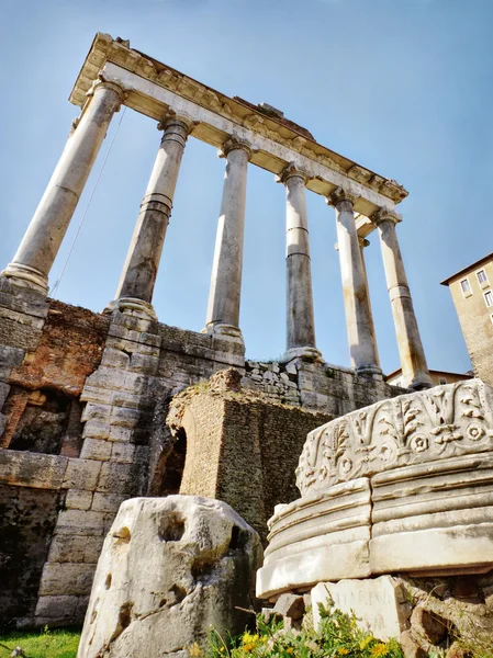 Tempel van Saturnus in roma Stockafbeelding