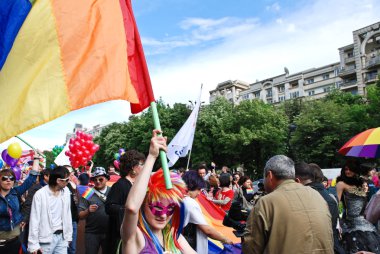 Katılımcılar Eşcinsel festivali geçit töreninde geçit töreni.