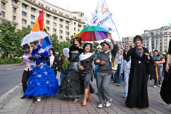Katılımcılar Eşcinsel festivali geçit töreninde geçit töreni. — Stok fotoğraf