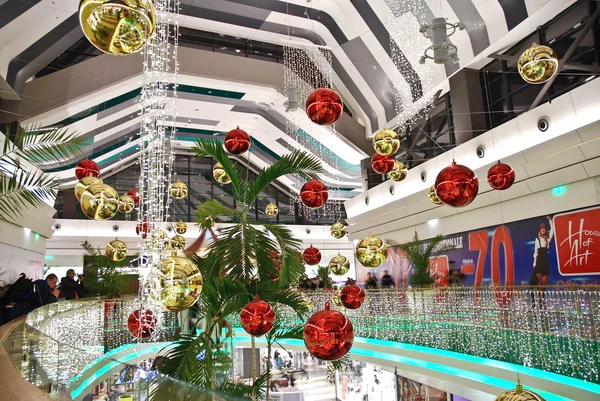 Winter ingericht shopping mall in Boekarest Roemenië Stockfoto