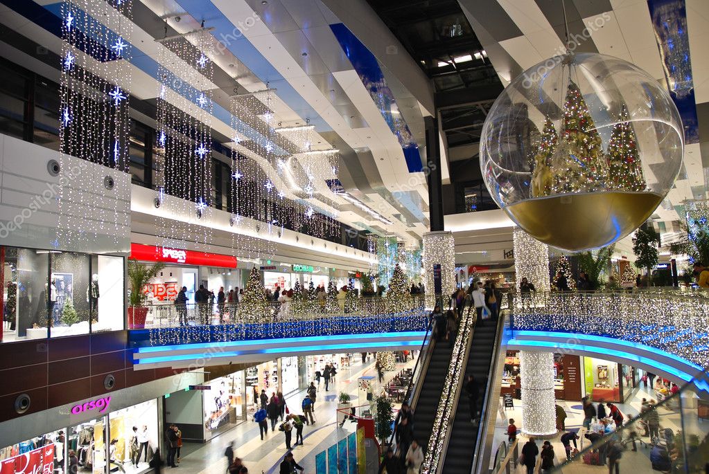 Winter decorated shopping mall in Bucharest Romania – Stock Editorial ...