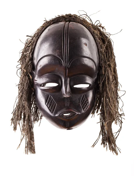 Máscara tribal preta em isolado no branco — Fotografia de Stock